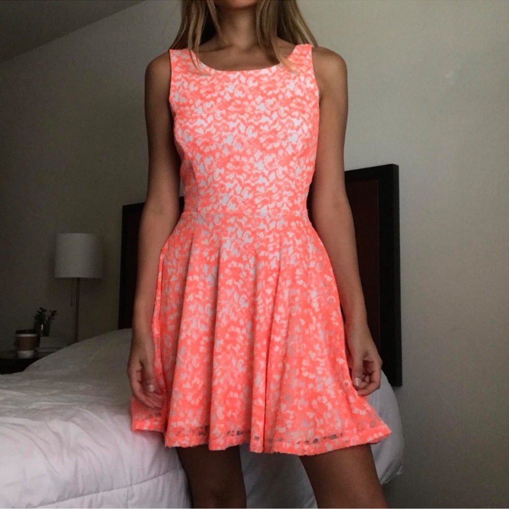 Coral Embroidered Guess Lace Dress✨
